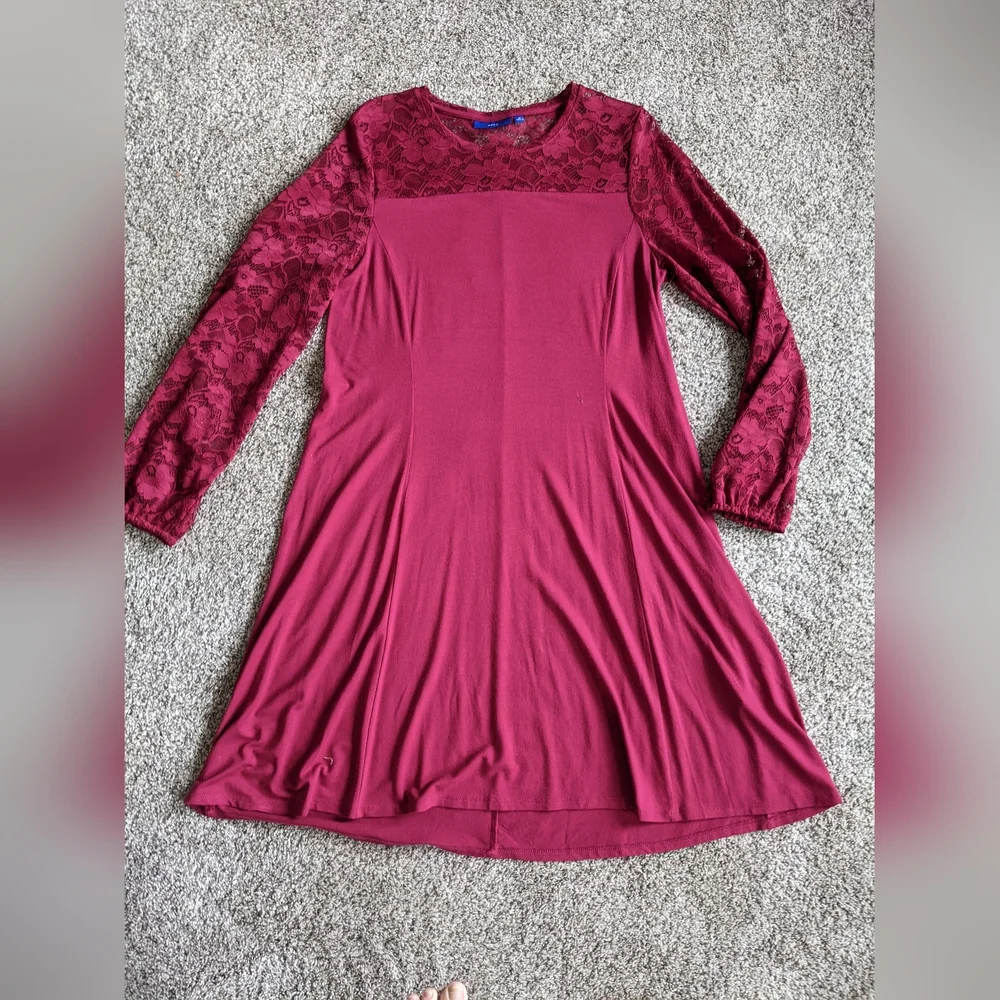 Women's Apt 9 Burgundy midi shift dress size medium lace sleeves - Picture 1 of 4